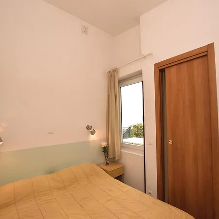 One-bedroom In Idro Apartment *