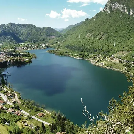 One-bedroom In Idro Apartment *